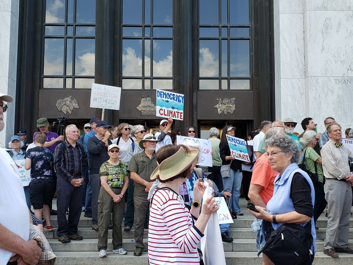 OLCV's tweet photo. Standing up for our democracy and our climate! #orpol #orleg #PassCEJ https://t.co/DBBkEZIJMw