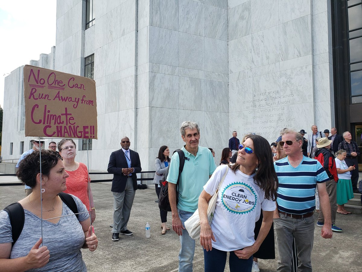 OLCV's tweet photo. Standing up for our democracy and our climate! #orpol #orleg #PassCEJ https://t.co/DBBkEZIJMw