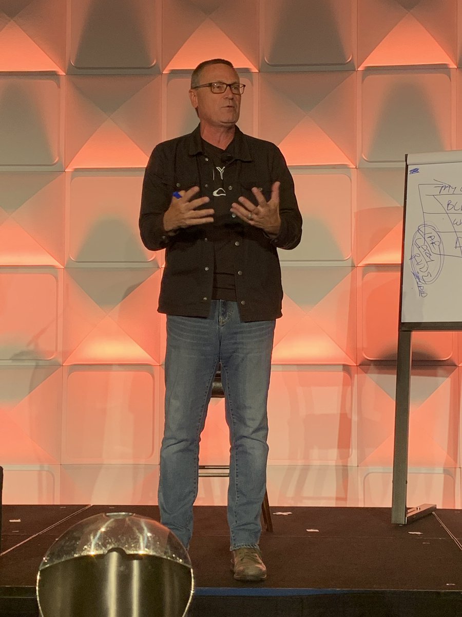 StacyLZerr's tweet photo. You can’t lead people without building a connection.  #mcca #mcaawimi #stevethomas https://t.co/Y5Zx4RSVn0