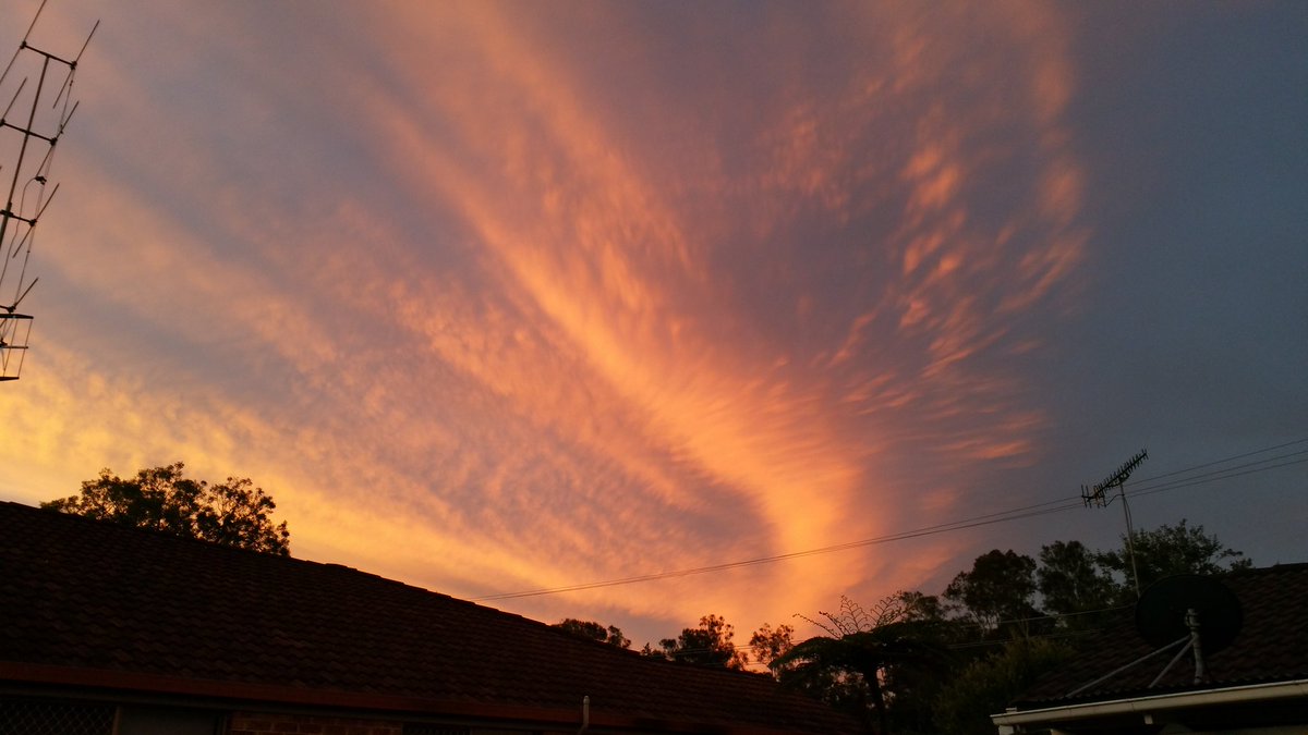 WeatherPlatform's tweet image. A fine sunset over the #CentralCoast #NSW
Full forecast: Instagram.com/WeatherPlatform