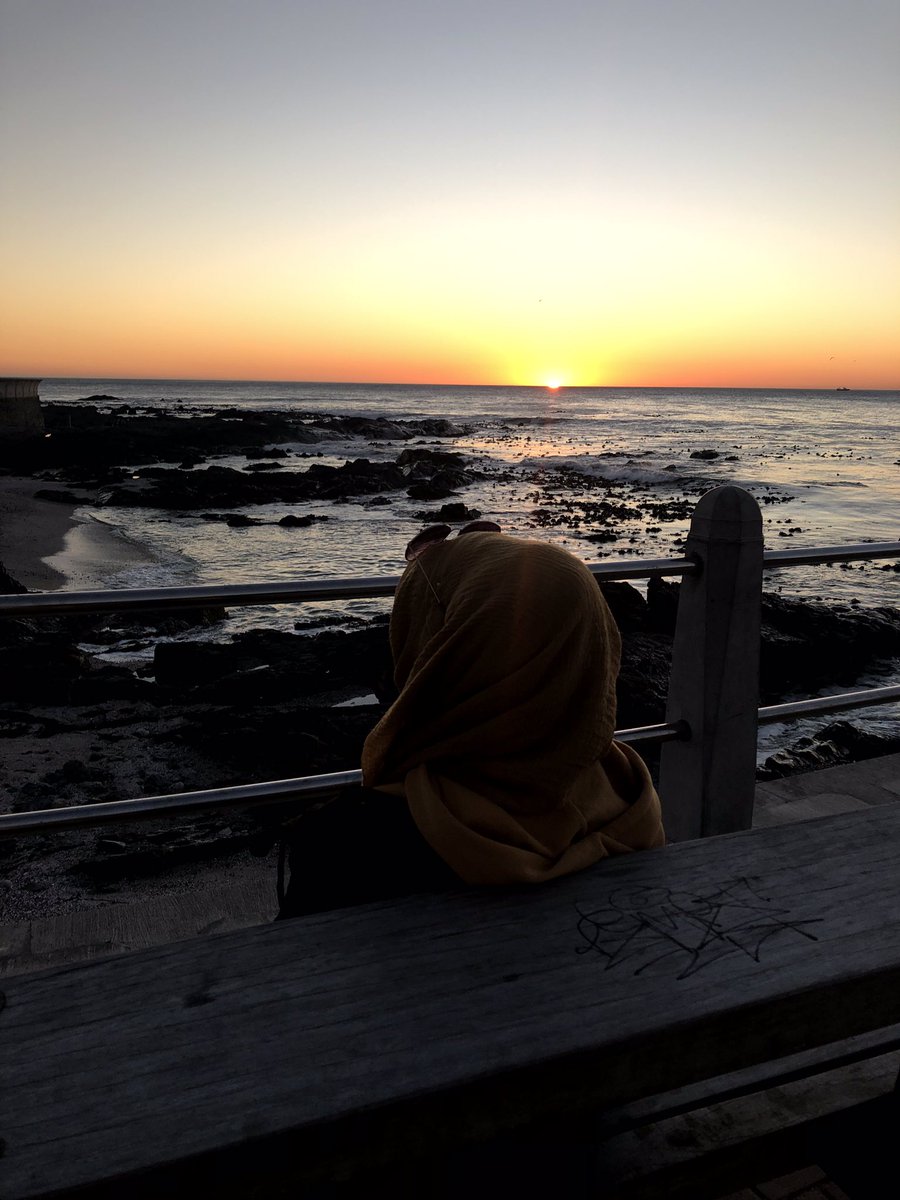 aadilah_d's tweet photo. Meet me where the sky touches the sea. https://t.co/xtrUB7IZfM