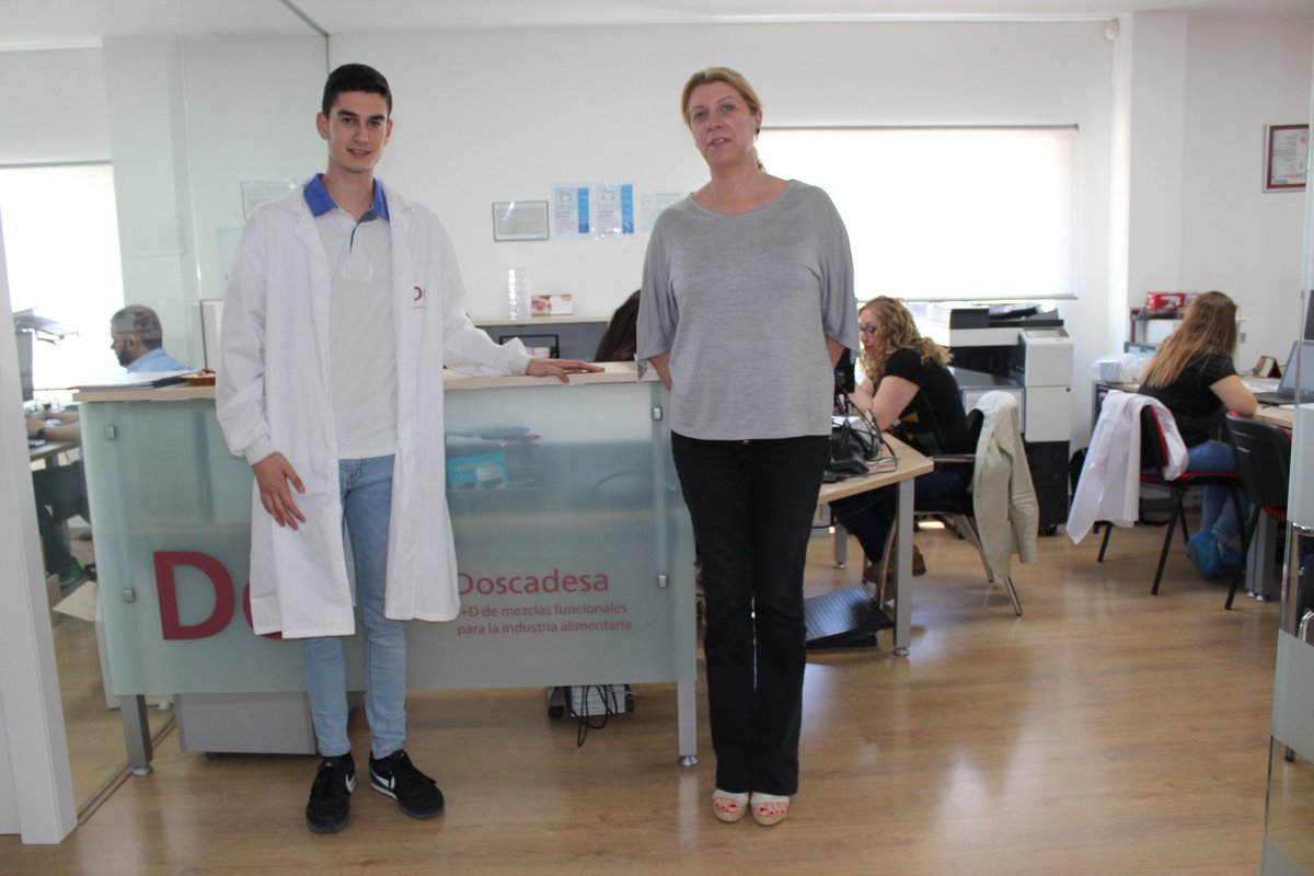DoscadesaSL's tweet photo. El viernes despedimos a Nacho, nuestro estudiante en prácticas de comercio exterior del IES Poeta Julia Andújar
Esperamos que hayas aprendido tanto como nosotros contigo. 
Doscadesa es una institución que apuesta por la formación y por el talento. https://t.co/JlZlbLFjDk