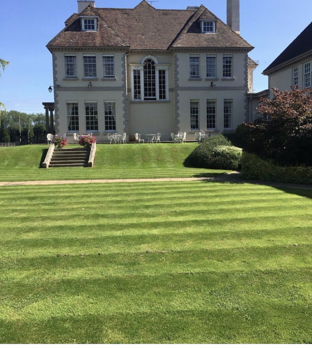 Have you recently got engaged and looking for the perfect venue? With our dedicated team and 3 rosette restaurant our venue is the perfect one 🥂 contact events@brockencotehall.com to book your showround #wedding #bride #groom