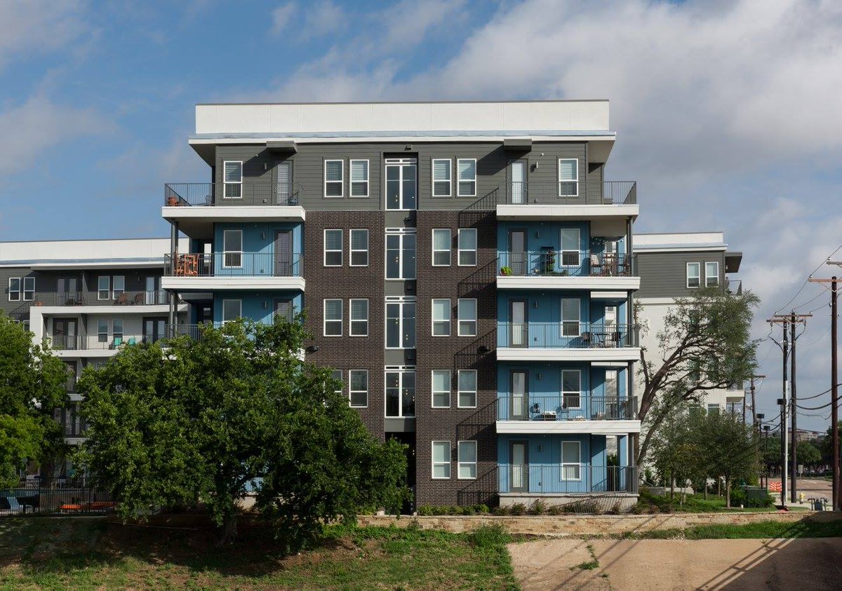 AltaStrand's tweet image. Private, spacious balconies with an excellent view! 😍 😍 
#DallasLiving