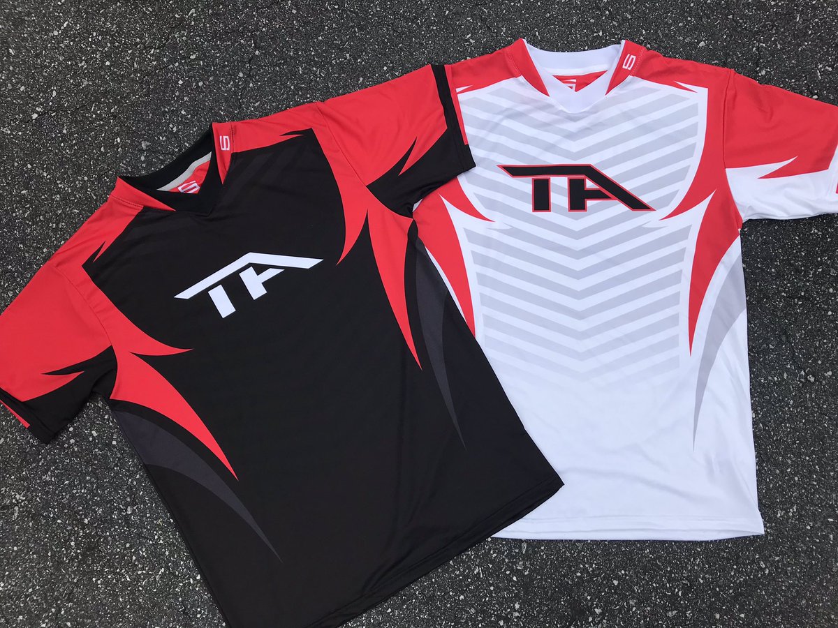 Mitsukris's tweet photo. @TotalAdvantageG 2019 Pro Elite Jerseys designed by @Sector_Six just looks so sick! Can't wait to wear mine on stream! Hell yeah!
#TotalAdvantage #TAGaming #CO #ContentCreator #CallofDutyBlackOps4
.
.
Be sure to drop a follow! Once we hit 200 we are doing a Pro Jersey Giveaway! https://t.co/h73AARPQVn