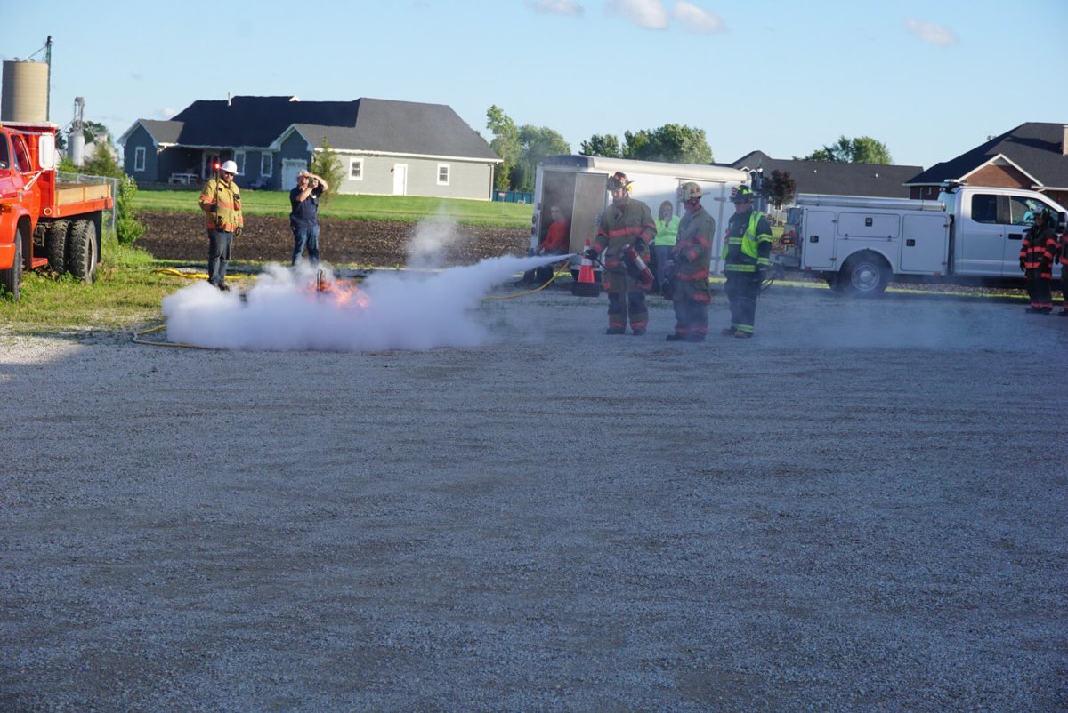 BernieGasMan's tweet photo. @Nicor_Gas thanks Flanagan-Graymont FD for hosting the Natural Gas Safety Program. Participants: Flanagan-Graymont,El Paso,Gridley,Minonk, Cornell,Secor,Pontiac,&amp; Dana Fire Protection Districts. Preparing firefighters to respond to incidents involving natural gas.#NicorGasCares https://t.co/w9HdLJnCVo