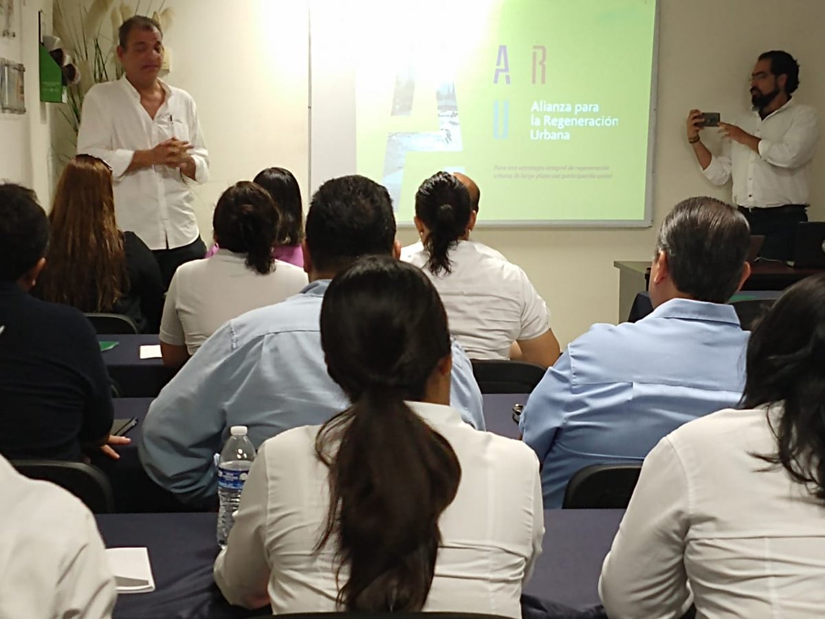 CANADEVI_QROO's tweet photo. Junto con la @aruorg impartimos el curso "Técnicas de negociación entre desarrolladores inmobiliarios y vecinos" el día de ayer, cerrando el día de hoy. #ARU #CANADEVIInforma https://t.co/XoI5YNzWtP