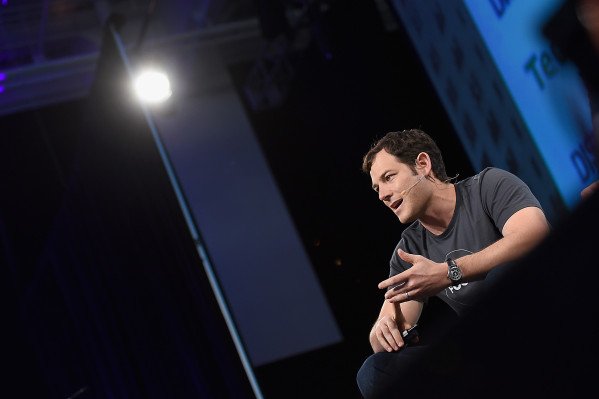 digidust's tweet photo. ‘This is Your Life in Silicon Valley’: Former Pinterest President, Moment CEO Tim Kendall on Smartphone Addiction https://t.co/rMNaVRVWjf https://t.co/kh4MSMkJmN