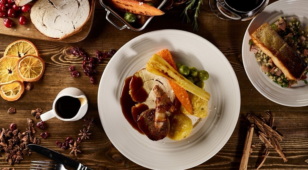🎄6 months until Christmas day has got us thinking about it!🤶

Perhaps you should be too?..

Its never too early to get in touch with us regarding all kinds of Xmas parties and also for the big day itself! 🎉

<a href="/FullersKitchen/">Fuller's Kitchen</a> @Fullers <a href="/VisitHampshire/">Visit Hampshire</a> #sorrynotsorry #fullers