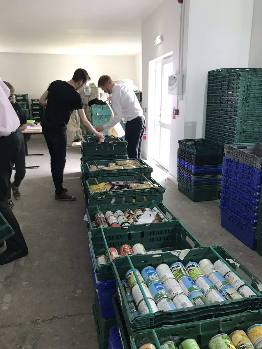 LynseyCain15's tweet photo. Great morning with some of U8E’s management team/BRSE helping packing Holiday Lunch Packs 4 Kids at the @NLFoodbank we packed 220 bags and 1320 kilos of food in 2 hours 💪🏼 giving time to help children in our local community ☺️ @hollypenfoldu8 @steve_walder @ACostelloU8 @SakGill1 https://t.co/mSx5HnPPUL