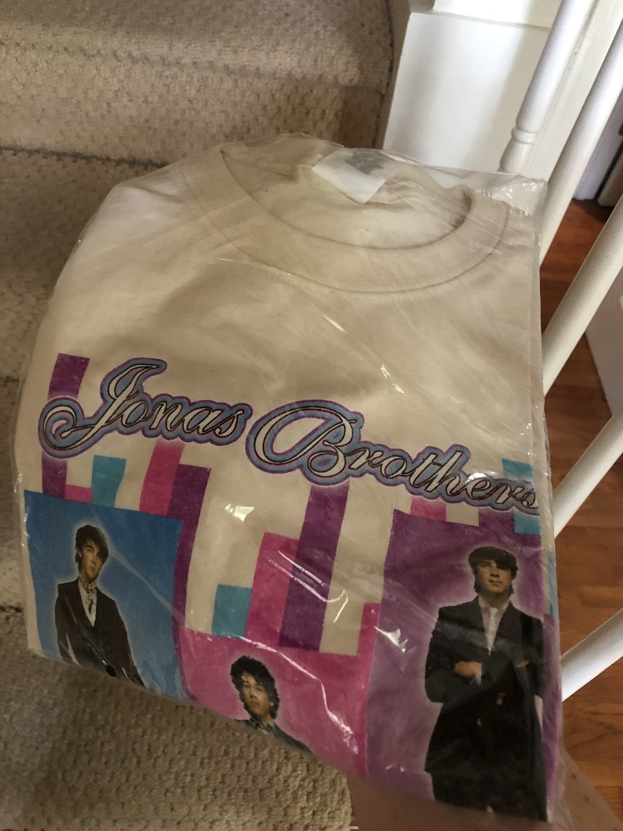 storyofalexis13's tweet photo. Y’all it finally came @jonasbrothers #jonasmerch https://t.co/ZRmPSMdULH