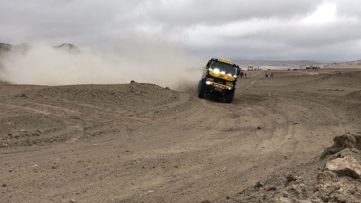 Mobilejourna's tweet photo. Technically it’s far from perfect, but this is still one of the coolest things I’ve ever shot. Yes, that truck drove over my phone. #shotonfilmic #FilmicFrame https://t.co/29ZlyhmVRW