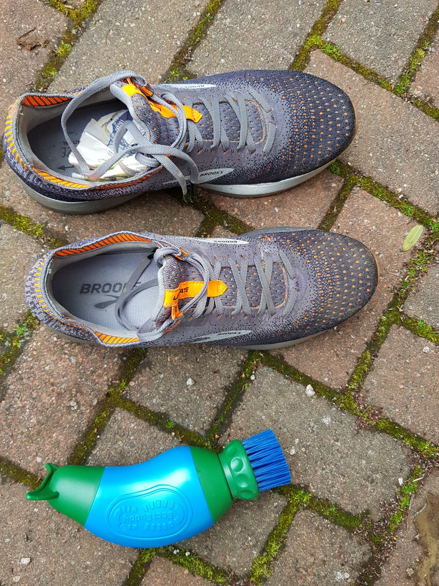Cleaned the mud from last nughts run off my <a href="/brooksrunning/">Brooks Running 💙</a> shoes with the <a href="/TheBootBuddy/">Boot Buddy</a> in minutes. Great accessory to have. #running