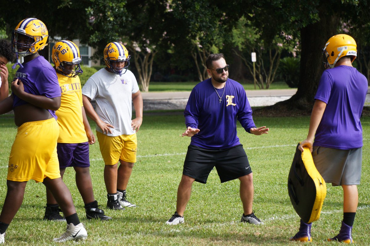 becnel_george's tweet photo. Lutcher assistant coach finds unique ways to fund cost of Bulldogs linemen to attend annual Line Camp.

@lutcherfootball

@VSNLouisiana 

See story below:

https://t.co/JDNwf5iyCf https://t.co/spvTYrOBOi