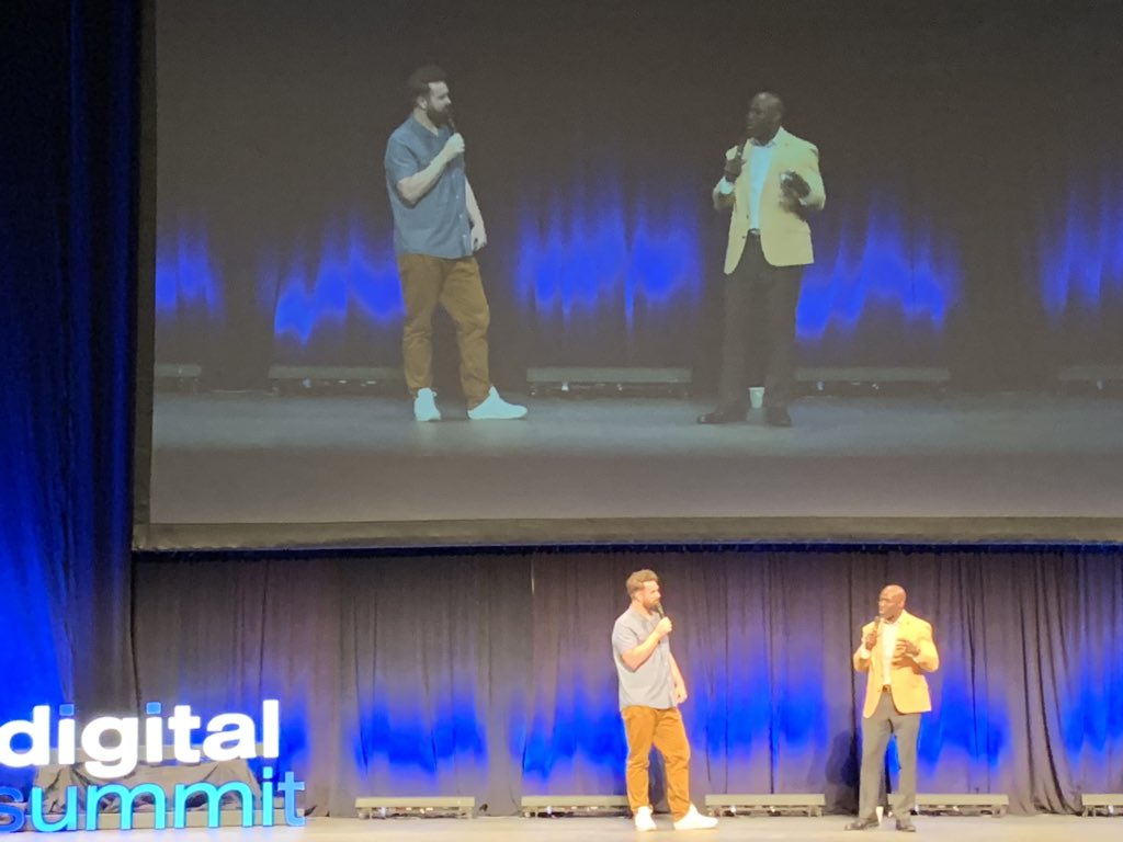KathyStutzman's tweet photo. @terrell_davis is in the house at #dsden great inspiration and especially love hearing him talk about the benefits of #cbd https://t.co/N7ZTGFOInT