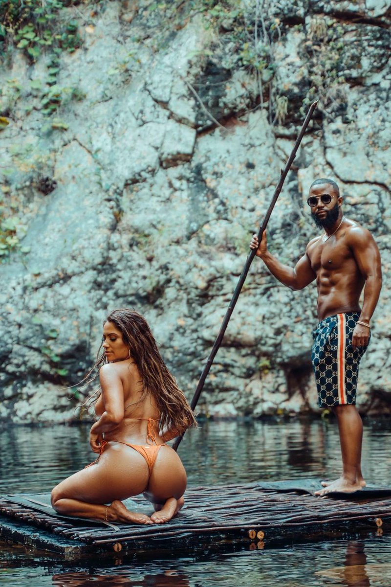 1realmapa's tweet photo. Wow what a video to watch 😍😍 hot &amp; sexy indeed, if you are a fan of  @CaspernyovestFT you must be in love with #moveformemusicvideo already. https://t.co/BzuCVV1xAh