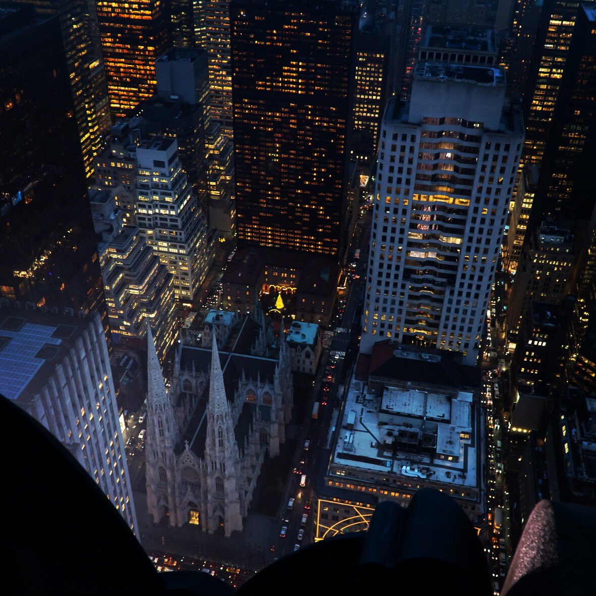KaptistoDeLumo's tweet photo. It’s so huge and looks so small! St. Patrick’s Cathedral seen from the Rockefeller Centers rooftop. #inlovewithphotography #i❤️nyc #nyc #topoftherock #sonyalpha6500 #sonyaddicted #citylights https://t.co/7wHwbfnE2F
