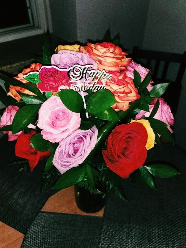 Who would you surprise with these birthday blooms? 😍
This specific picture that is features is our Mixed Roses Bouquet.
View Here: buff.ly/31Ul3ZV