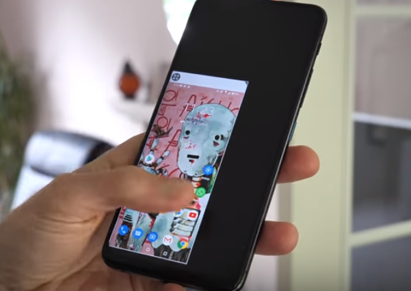 grahamhansell's tweet photo. Easy One-handed phone usage for anyone - new #asus6z (Zenfone 6) you can shrink the interface to the bottom corner mode so your thumb ain't stretching to reach. #SmartTech and about time - we are not all #averagebody https://t.co/5ZXJORWhly