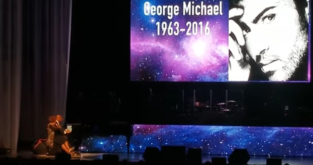 AbcsFan's tweet photo. During #FCS2018 👑🆎️ honored her colleagues and friends whom she loved and admired. Those who are no longer with us but left an indelible mark on the 🌍, the music industry and our hearts. 💔🖤💔 #JustBecause

https://t.co/PdUZlcj3SX https://t.co/uC4Gl7PHkZ