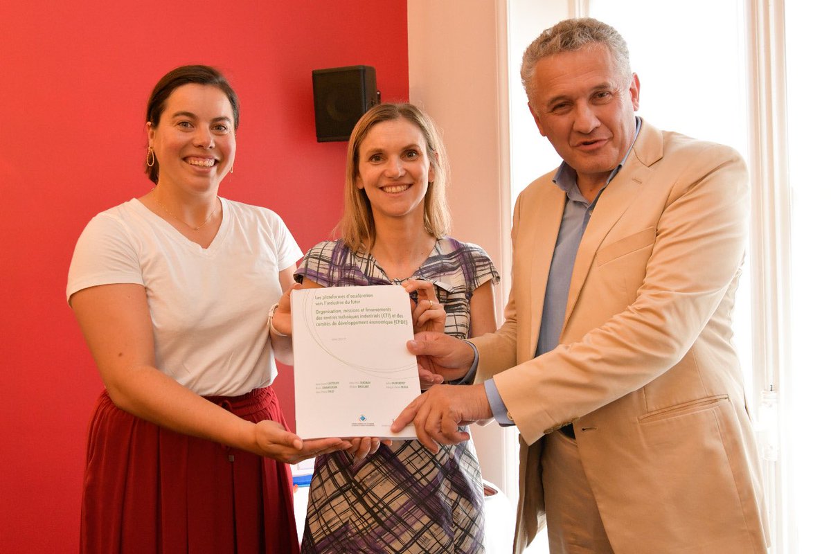 AgnesRunacher's tweet photo. Anne-Laure Cattelot et Bruno Grandjean m'ont remis cet après-midi le rapport « Plateformes d’accélération vers l’industrie du futur : organisation, missions et financements des Centres techniques industriels (CTI) et Comités professionnels de développement économique (CPDE) ». https://t.co/jLUIDxND2v