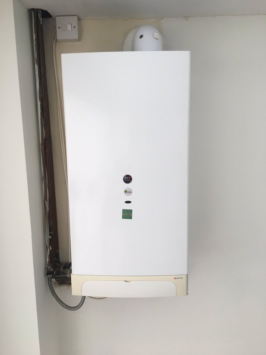 HeatingConway's tweet photo. A before and after picture of our latest install. Old boiler replaced by baxi system boiler along with fernox filter. Call now for a free quote #baxi #conwayheating https://t.co/cJX2lFOLlF