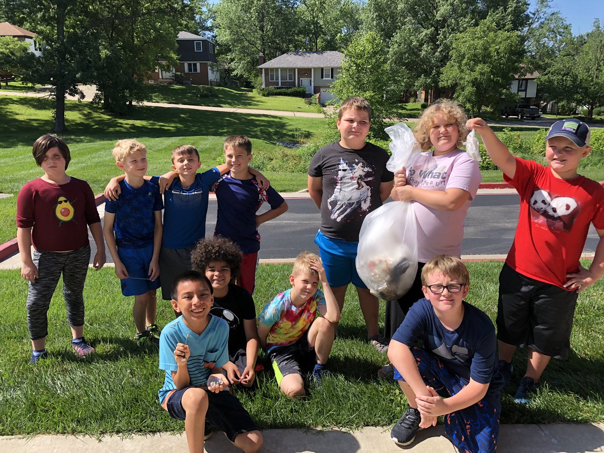 mscrawfords's tweet photo. Environmental superheroes! Cleaned up garbage from the playground and soccer fields #SHEsummer #CPSBest https://t.co/g3zWlX2bNQ