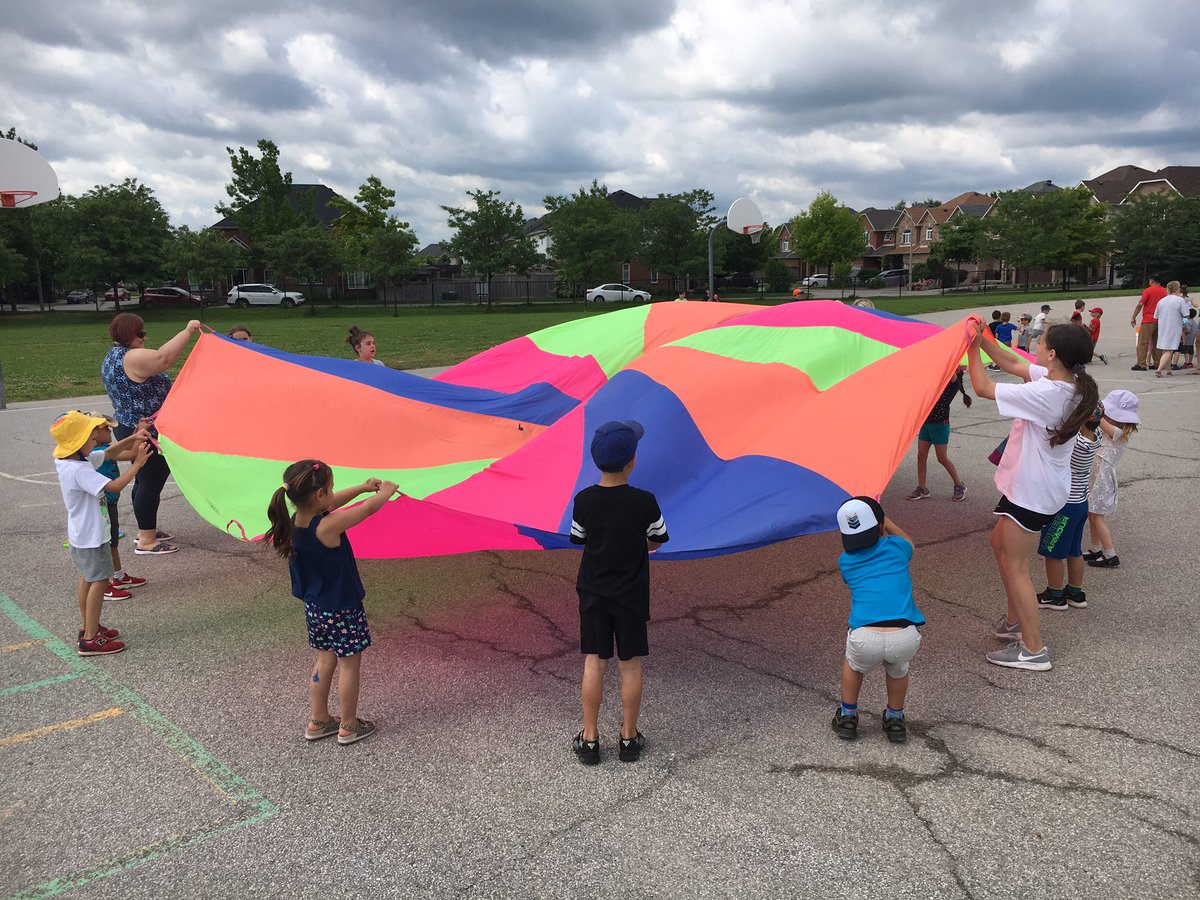 genevieve_butt's tweet photo. Such a fun morning with our grade 6’s running play day for the @STCBurlington primary classes! https://t.co/soMB4oF05Z