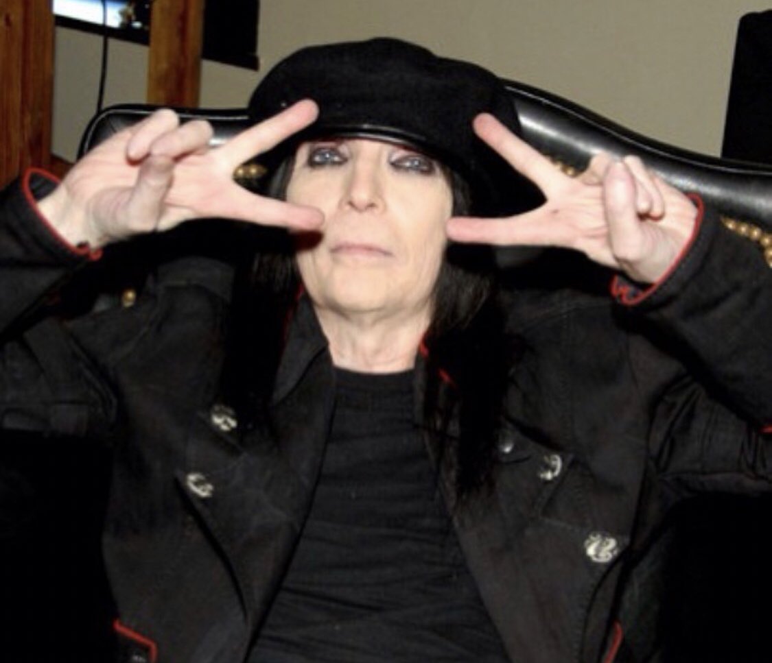 Ziiggyziig's tweet photo. He comes in peace 👽✌️ #Marsman #MickMars #AlienGod https://t.co/9QhVhrJKRZ