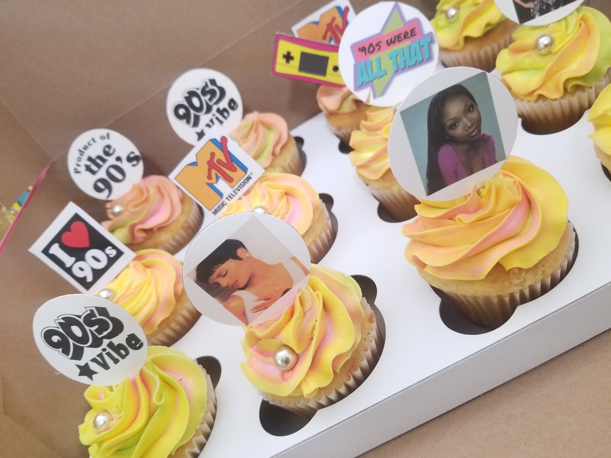 _Mellycakes_'s tweet photo. 90's theme cuppies https://t.co/TZ65L9L7gm