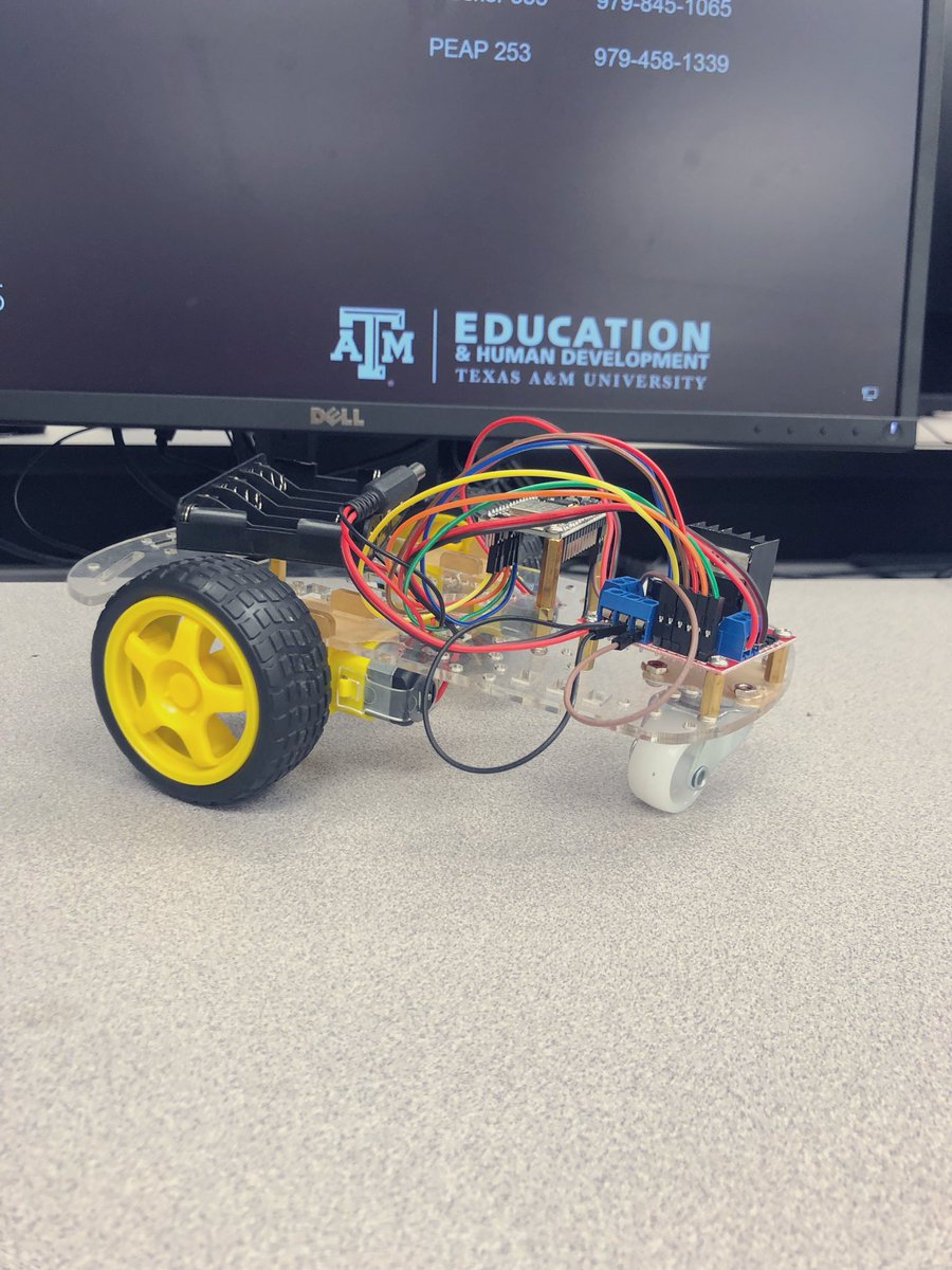 Miss_Howard1's tweet photo. Day 2 at @AggieSTEM Teacher boot camp has been a blast! I can’t wait to learn more about robotics and aquaponics! #Demoday #Engineering @HaudeKISD  @KleinISD #AggieSTEM #STEM #Kindergarten #Robotics #aquaponics https://t.co/1OQDR0fw2W