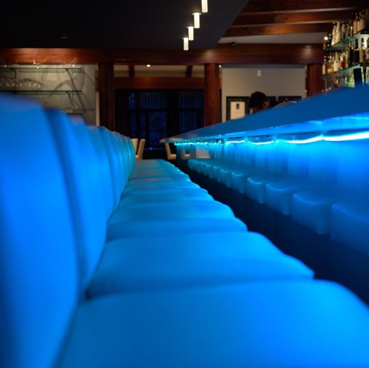 TheSEAbyASH's tweet photo. Warm and vibrant blue mood lighting beckons you to a seat at the bar...front row to all the action and a great place to begin a graduation celebration! #restaurants #finedining https://t.co/ag3RzwILQq