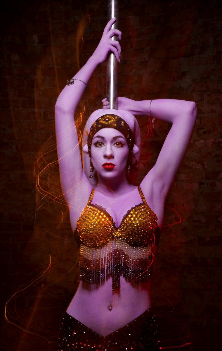 TheCyberelf's tweet photo. Happy #TwilekTuesday 
From
The beautiful Sallozare 

Twi'lek cosplayer and pole dancer extraordinaire!

One of the top favorites of Revan

#StarWars #Swtor #Revan #Revanite #Sallozare 
@stardust1006 @StarWars_Sexy @RexOnLeave @onepurpledragon @_Cristian_Vlad_ @Darth_VaderNo1 https://t.co/eBt8wqhwXS