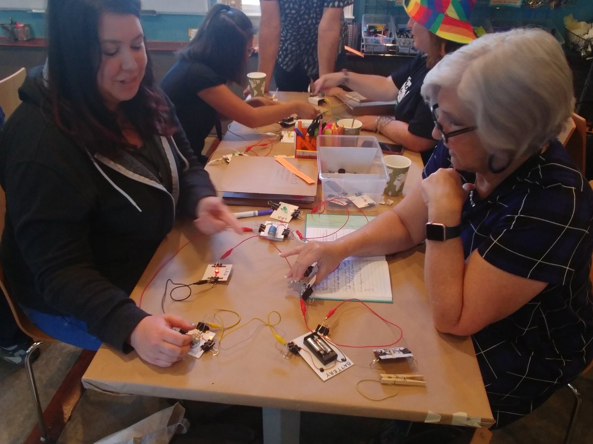 doramedrano777's tweet photo. Day 2 of @MakerEdOrg #MakerEdInstitute, we jumped into one of my fave activities! #circuitblocks facilitated by the awesome @aVndrwrff! Participants tinkered with circuits as learners & discussed their discoveries. #makered https://t.co/6pLihNUFrt