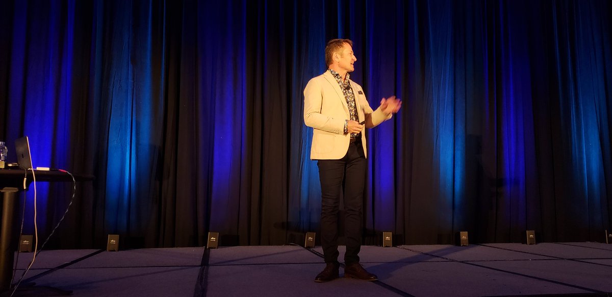 EcommerceZine's tweet photo. Kicking off #RetailX with best-selling author Doug Stephens talking about the future of retail and #ecommerce https://t.co/psVE62MaBO