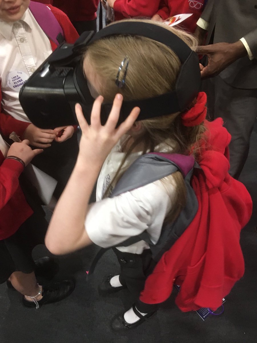 TandT_Tweed's tweet photo. #VirtualReality headsets went down well....only a few dizzy heads @TBB_SouthWest @fgouldconnect https://t.co/xhnfzem7L3