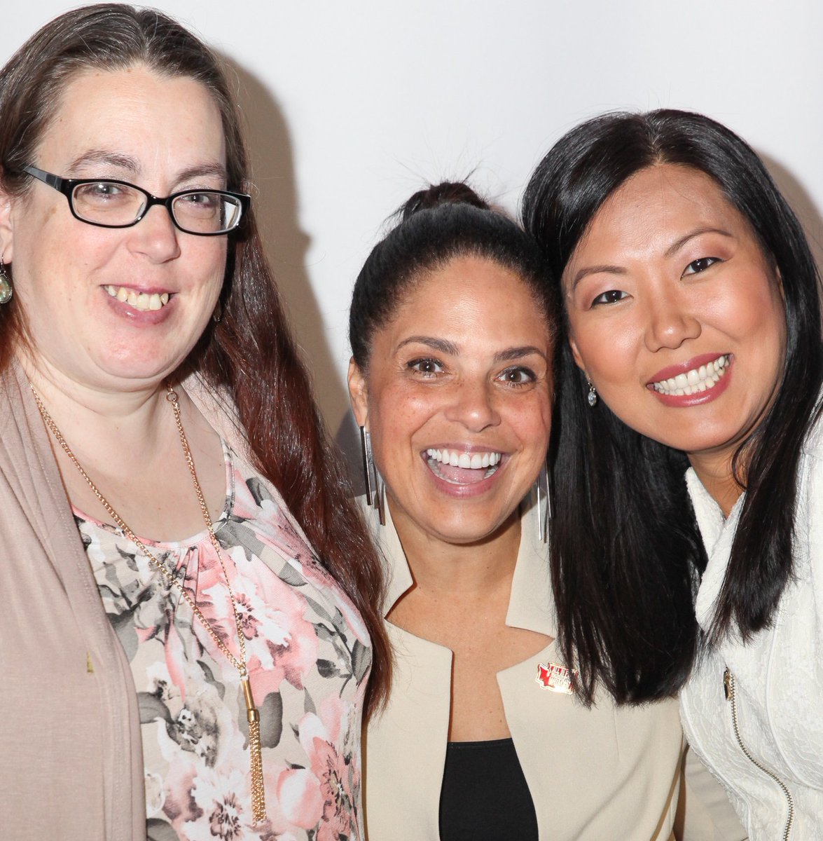 TheMetPages's tweet image. Over 1,000 guests went all in for Washington women at YWCA’s 31st Annual Inspire Luncheon in King County. Held at the Washington State Convention Center in Seattle, journalist Soledad O’Brien gave a moving keynote, and inspired guests raised more than $857,000 for local women.