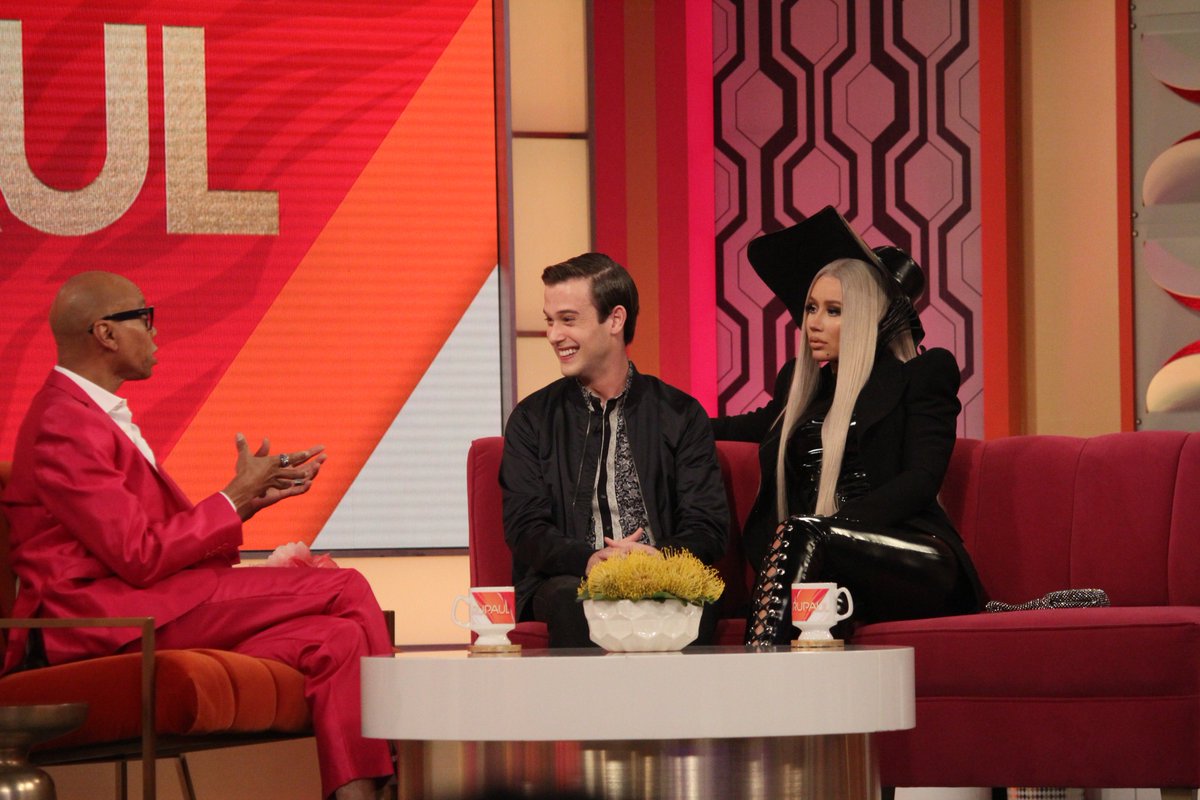 Hollywood Medium: TH tweet media