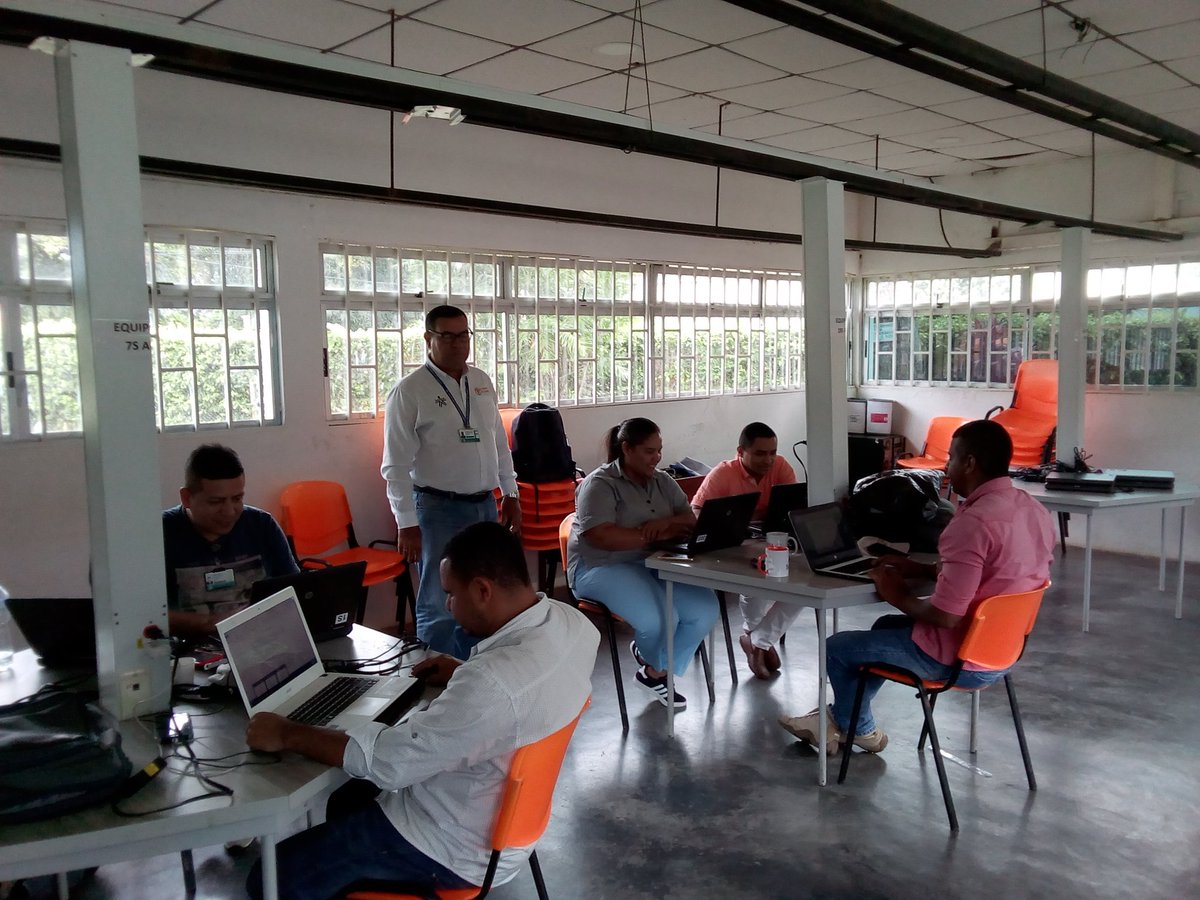 hpaterninae's tweet photo. Equipo de registro calificado del CFMA, finalizando documentación de las condiciones para la obtención de los registros Calificados programas tecnologícos. @JAIROLEONZAPATA @smolinac21 @LuisCPinedaM https://t.co/2S3tNbN3bm