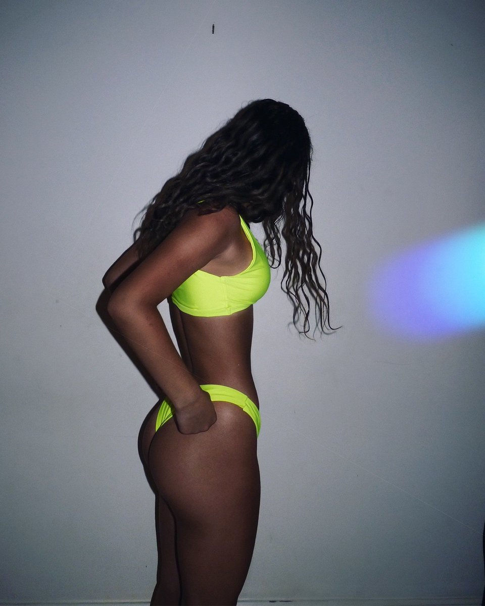 Zoe Gara Fanpage on X: 📸 - @charlotte_hanna_ #happyhumpday #fitfam  t.coOJPViUuoqm  X