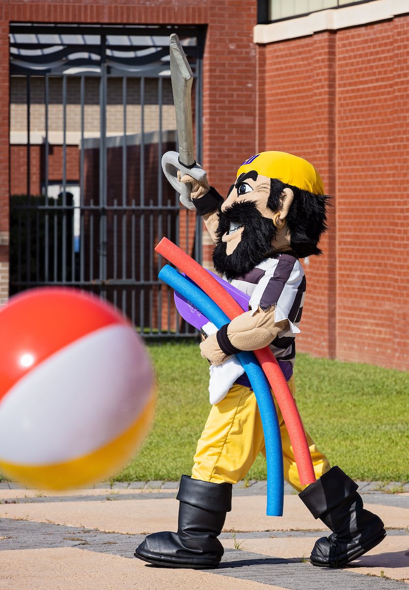 EastCarolina's tweet photo. #ICYMI: Don't forget to enter the #PirateSummer contest now-July 4 weekend for your chance to win a ☠️ prize pack 🏖️
🗳️ Entry Rules
1️⃣ Post a summer activity 📷
2️⃣ Wear your 💜 or 💛
3️⃣ Use #PirateSummer
4️⃣ Tag @EastCarolina + @ECUDowdy
5️⃣ Follow ECU + Dowdy on IG + Twitter https://t.co/JQuDxR4IUw