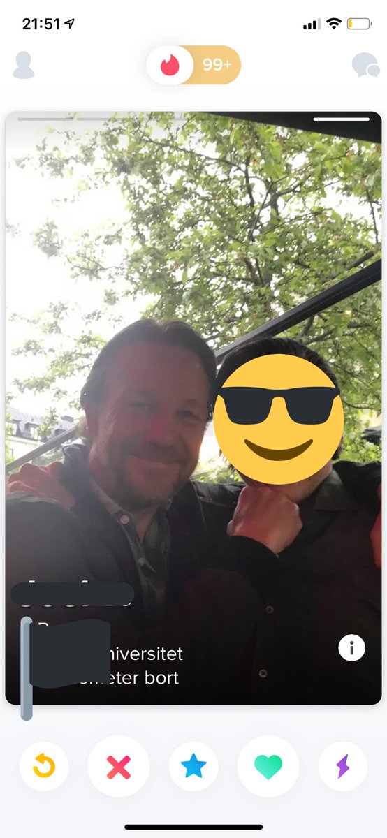 BerglundFanny's tweet photo. Det här hände verkligen alltså. Han har en bild med pappa på tinder? Och hade svårt att få ihop det... https://t.co/ymCaCd2Jt1
