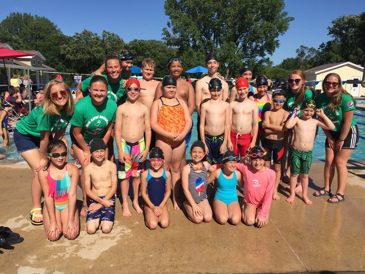 tori_thornee's tweet photo. I definitely have the best job in the world🏊🏼‍♀️💚💛🦆 #fightingducks #coach #swimleague #quack https://t.co/4VVzXhiLn2