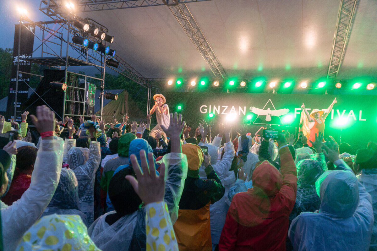 ginzanfestival's tweet photo. GINZAN Stage DAY1
モン吉

大自然に響き渡る熱い歌声と、モン吉とみんなの一体��。
想像以上の盛り上がりで本当に素晴らしいパフォーマンスでした！！！Thank you very much！

#GINZANFESTIVAL #festival
#モン吉 #music #銀山フェス #フェス
#銀山平 #奥只見湖 #野外音楽フェス https://t.co/dXLS51FvGX