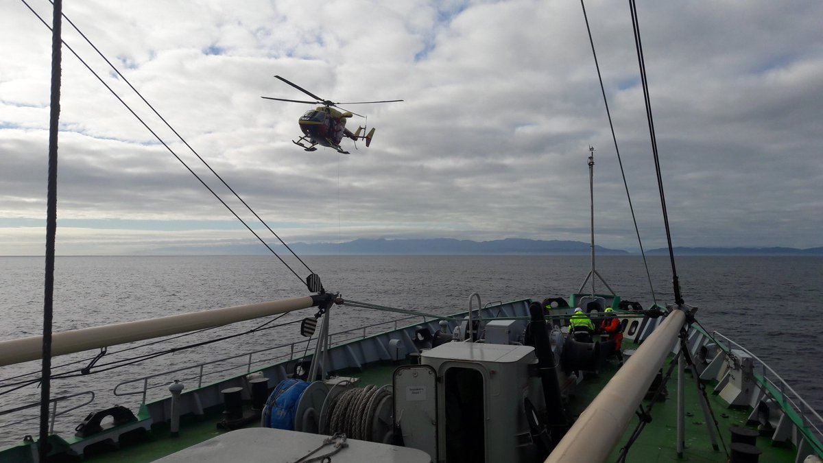 В ВПСО"Ангел" надо такой) 5 минут и больной летит на берег) пилот молодец, завис вблизи такелажа и , хоть и медленно но, движущегося судна)