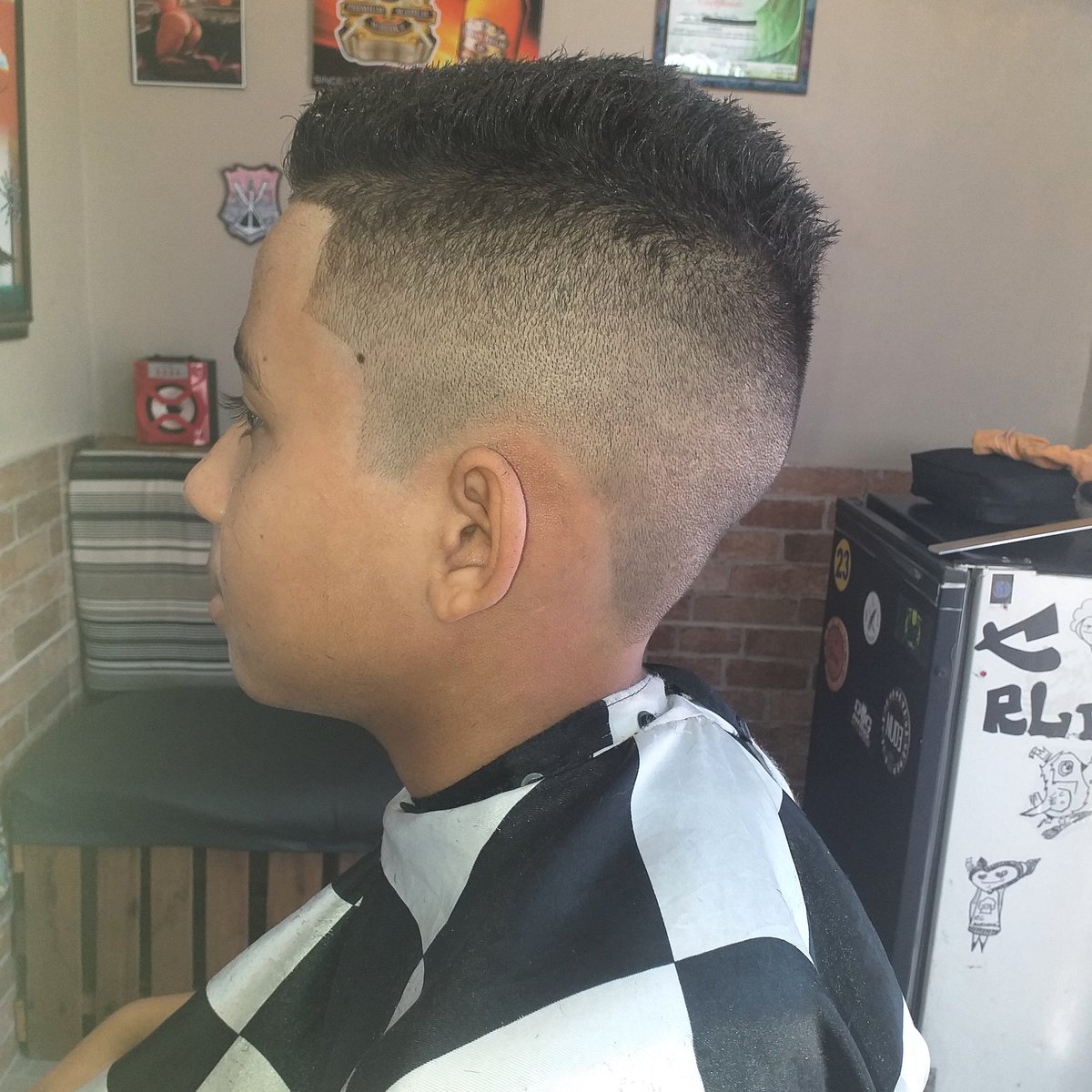 RlBarbearia's tweet photo. H I G H F A D E 🔥 📏
#barbershopconnect #barbering #barberwiki #nastybarbers #youbarberconnect #thebarberpost #thebarber #gilianecoviack #skaysalon #walclipper #temalfalooks #twister #toppaulothebarber #around #elegancegel #nationalfadeleage #viralbarbers #virginhair https://t.co/0yrbmO5Aa9