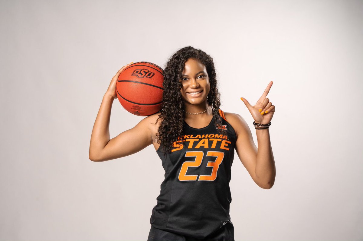 laurendfields's tweet photo. I’m staying home! Go pokes 🍊🖤 #committed @OSUWBB https://t.co/6b6VOQKtDF