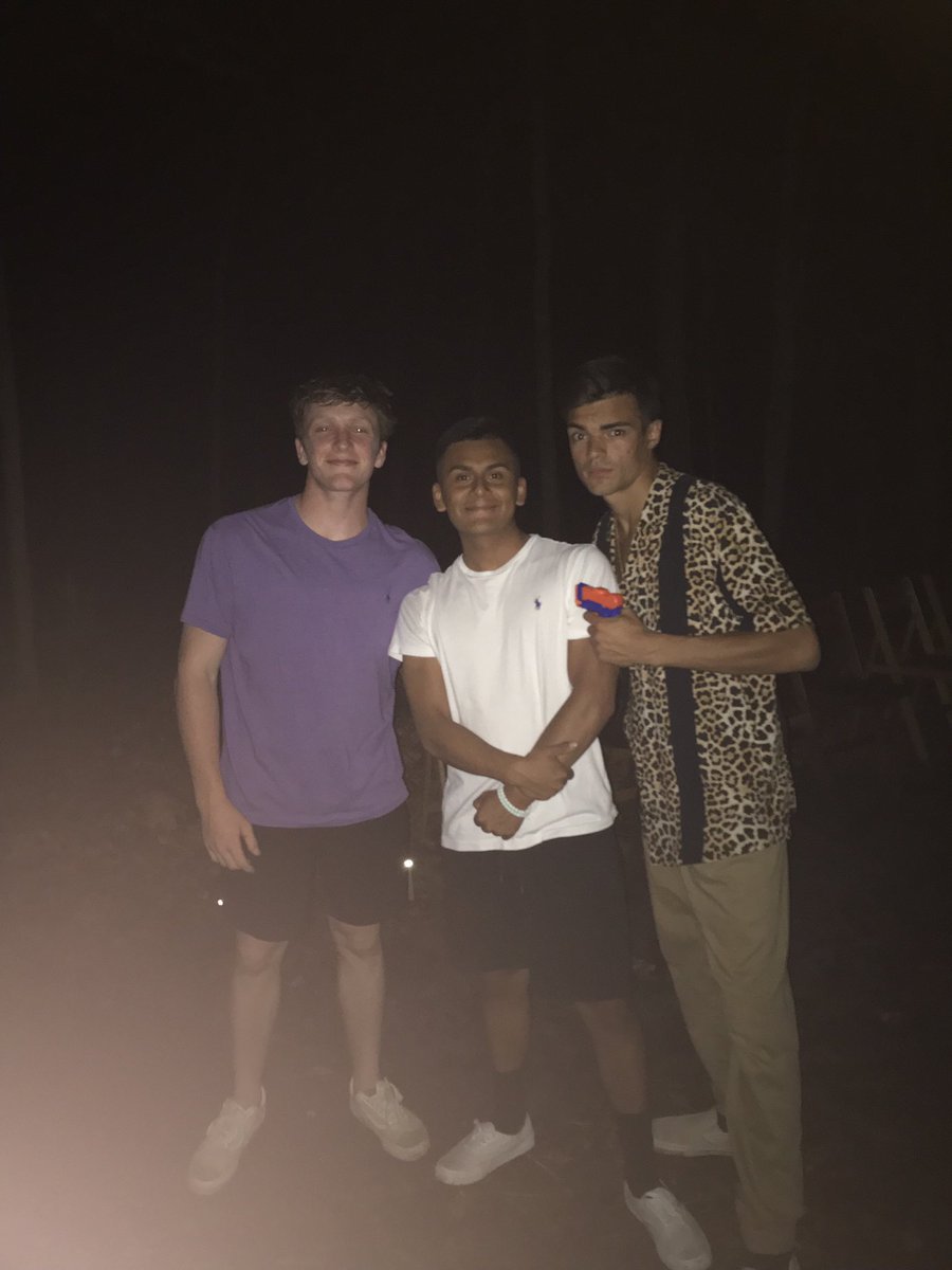 ElslagerCam's tweet photo. Game over @fbhsseniorassa1 @deannizzo https://t.co/aAkINcmoQF