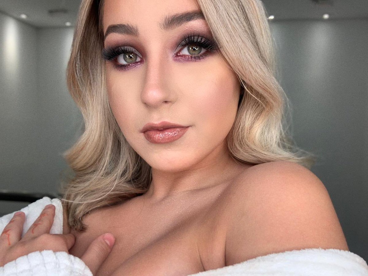 🙋🏼‍♀️