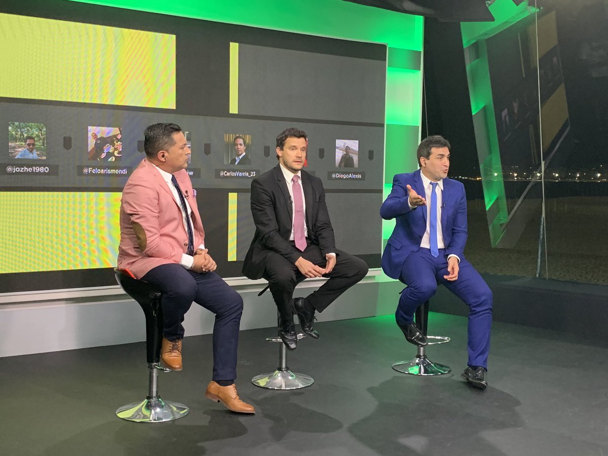 DSports's tweet photo. 🗣 @FDVENE en @DTVTotal: “Colombia 🇨🇴 lo va a pasar por arriba a Chile 🇨🇱”.

¡🔃 RT si coincides!
#CopaAmericaDIRECTV 🏆 https://t.co/N7uJFiLAXv